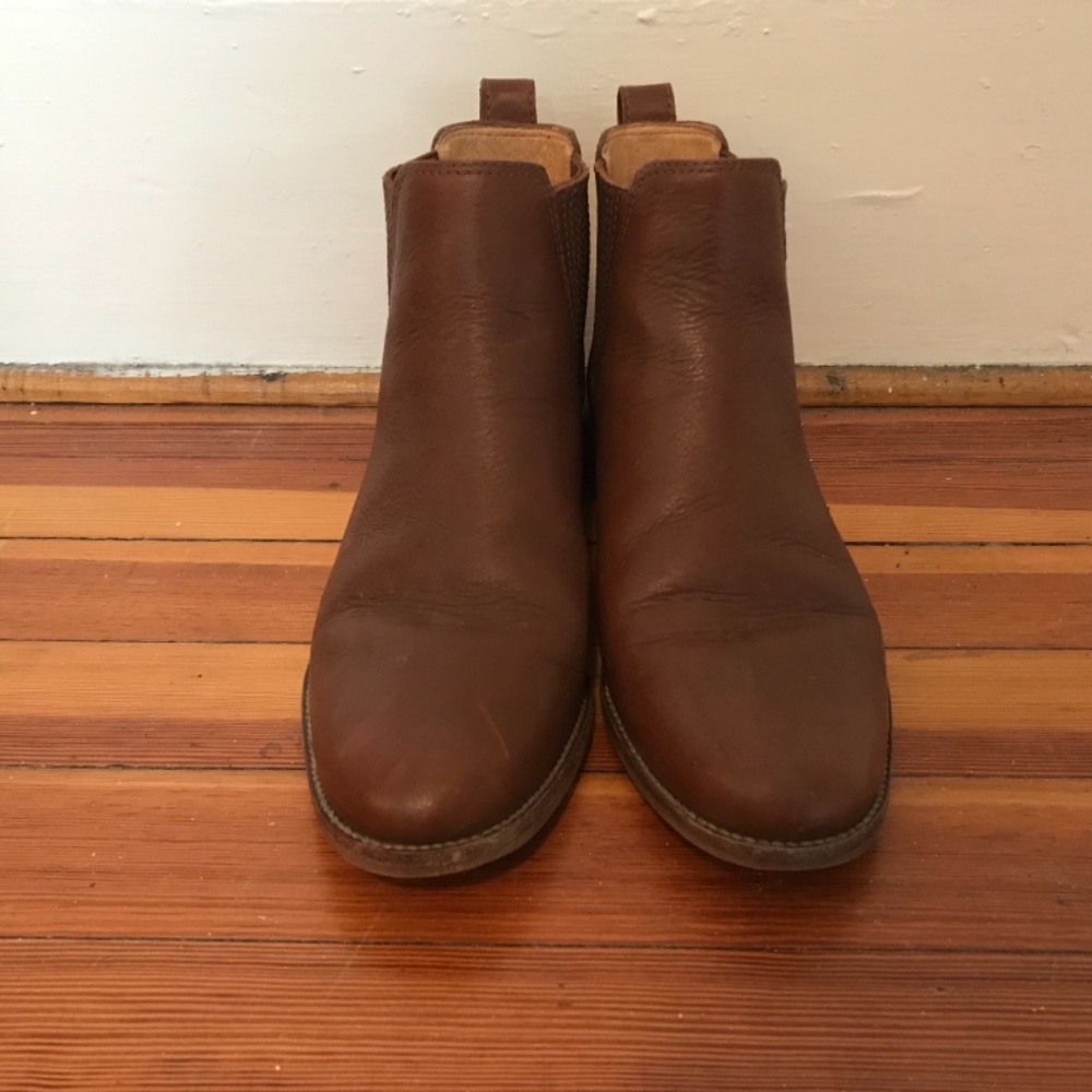 Madewell Ainsley Chelsea Boot in Dark Chesnut - Picture 7 of 10